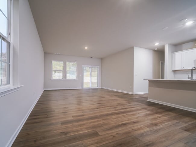 Building Photo - "Experience Spacious Living in This 4-Bedroom, 3-Bath Gem on Swallow Tail Drive, Belmont!"