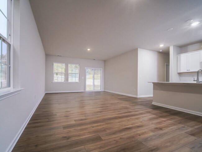 Foto del edificio - "Experience Spacious Living in This 4-Bedroom, 3-Bath Gem on Swallow Tail Drive, Belmont!"