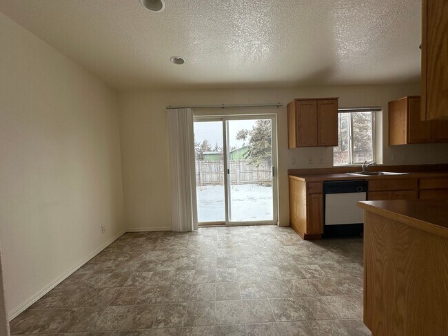 Foto del edificio - Cozy 2 Bed, 1.5 Bath Town Home!