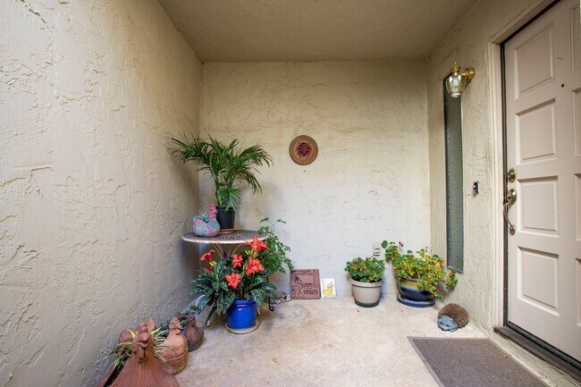 Building Photo - 3 br, 2.5 bath House - 124 S Grant Lane