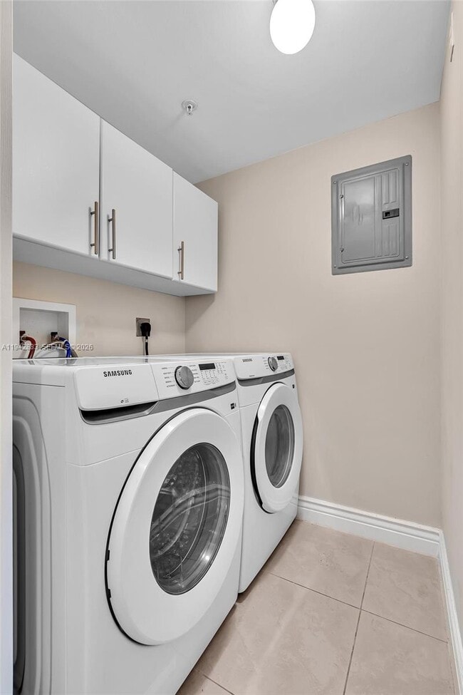 Foto del edificio - 17150 N Bay Rd