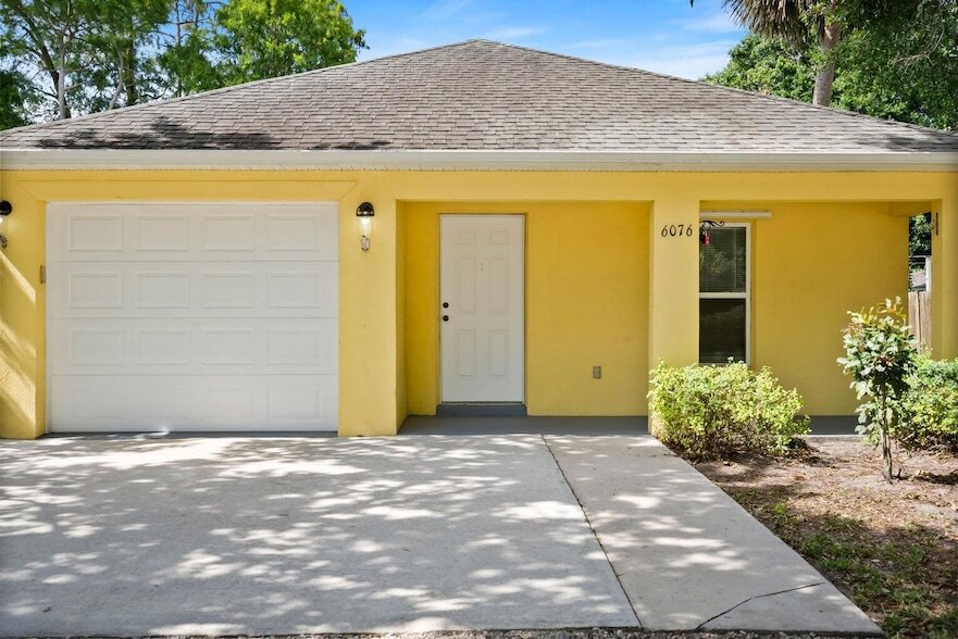 Foto principal - 6076 7th St