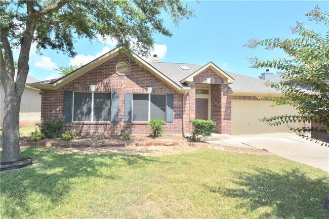 Foto del edificio - 3729 Eagles Nest St