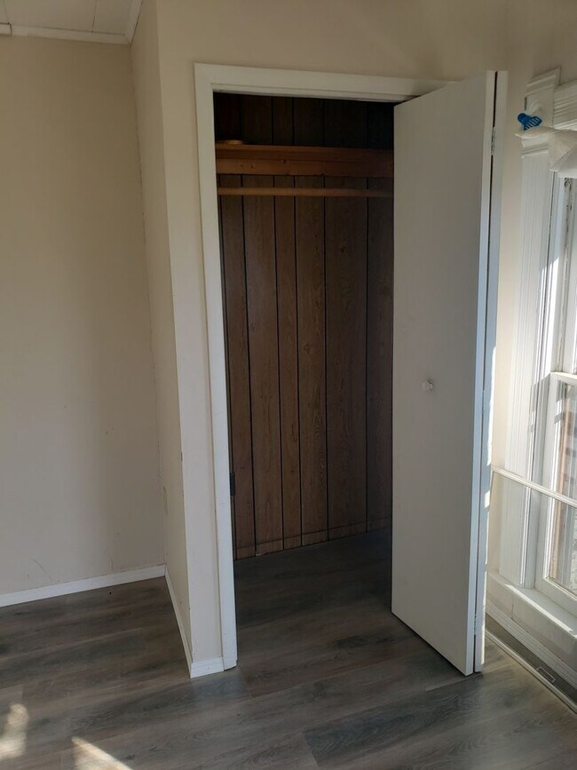 Foto del edificio - 2- Bedroom, 1- Bath Upper Unit in Hillsboro