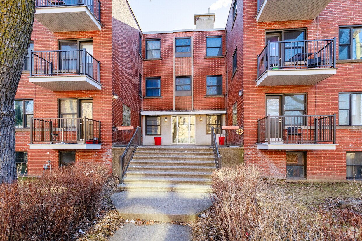 Building Photo - 5120 Boul Édouard-Montpetit