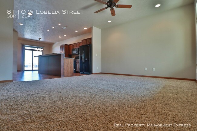 Foto del edificio - 8110 W Lobelia St