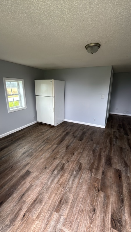 Building Photo - 823 Meadow Dr