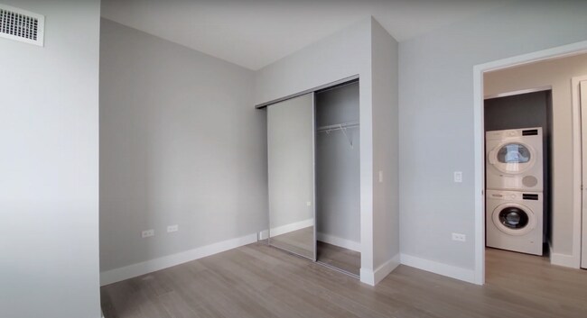 Building Photo - 1165 N Clark St