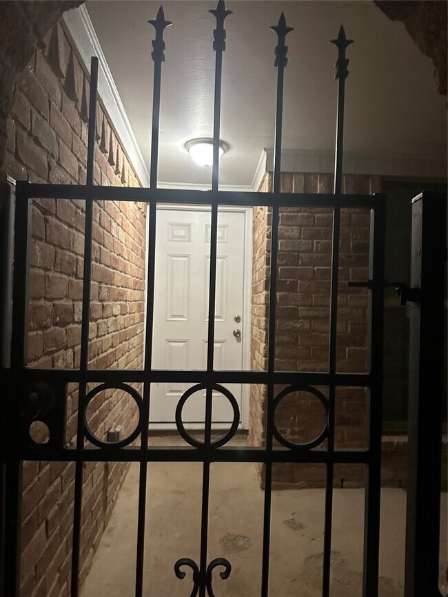 Foto del edificio - 15770 Chimney Rock Rd