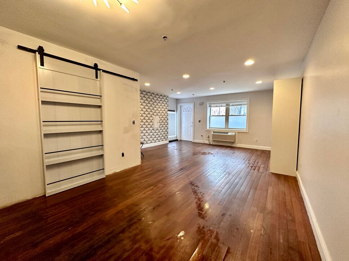 Primary Photo - 1701 New York Ave