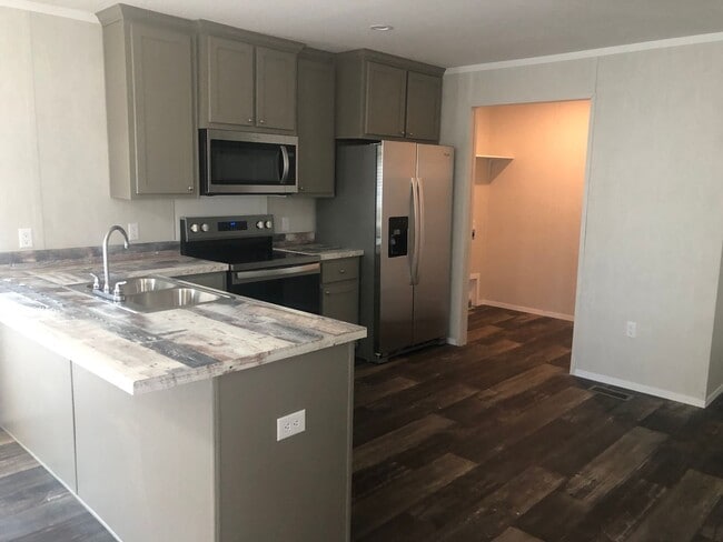 Foto del edificio - BRAND NEW-3 Bedroom / 2 Bath