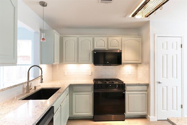 Building Photo - 2511 Stenson Dr
