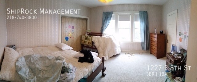 Foto del edificio - 1227 E 8th St