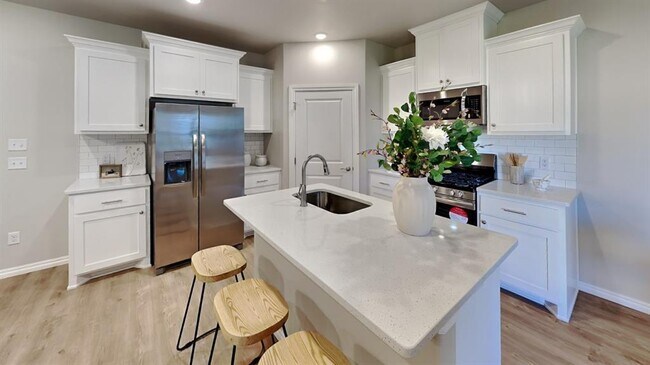 Building Photo - 7021 Labelle Dr