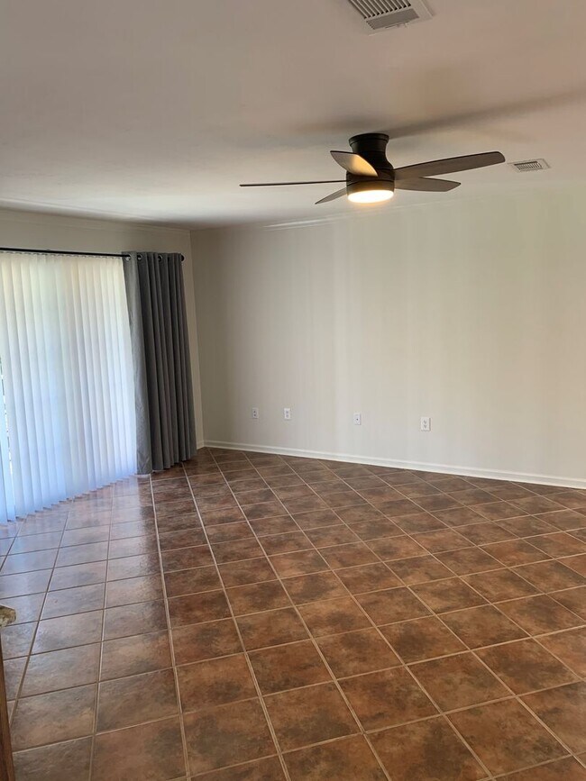 Foto del edificio - 2 Bedroom / 2 Bath Condo- ALL UTILITIES IN...