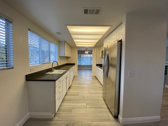 Foto del edificio - 4594 Cove Dr