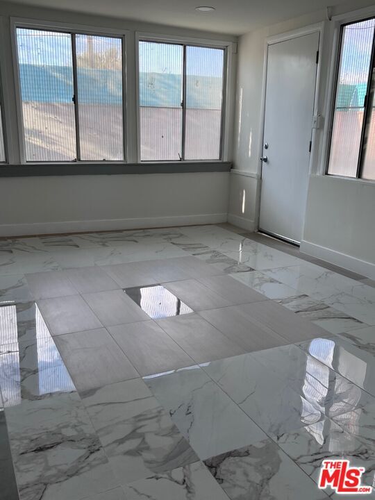 Foto del edificio - 44328 13th St E