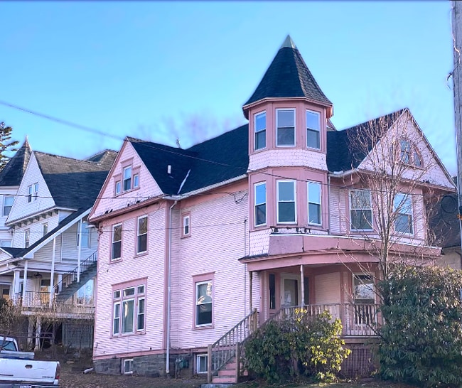 Building Photo - 848 Quincy Ave