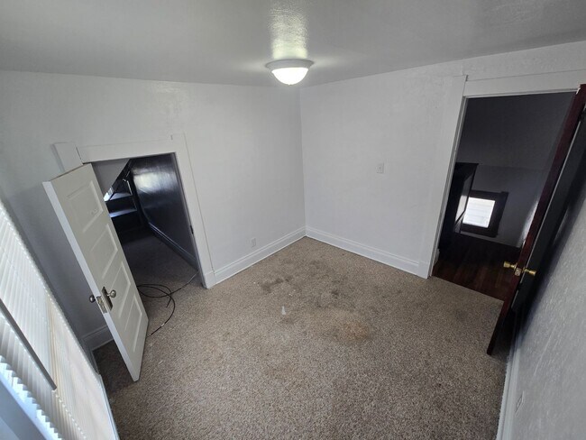 Building Photo - 3 Bedroom House