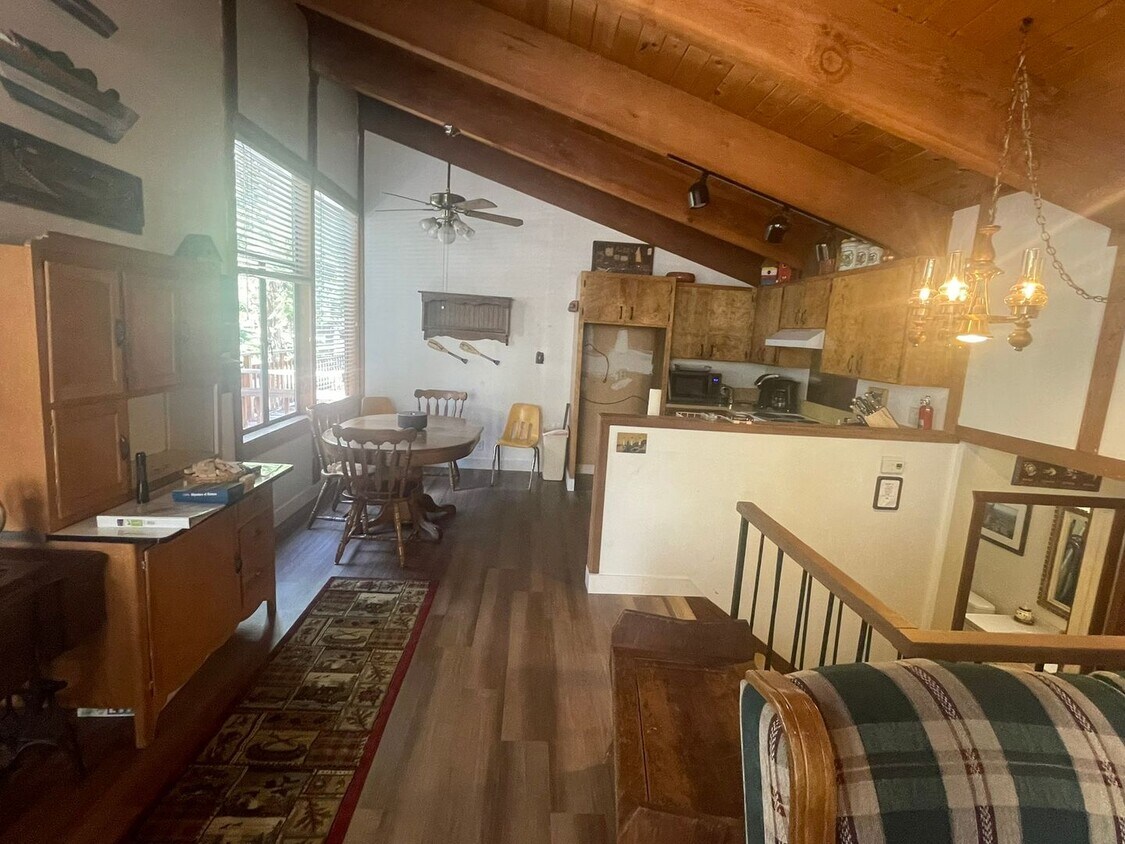 Foto principal - 3bed 2.5bath Lodge Style Duplex