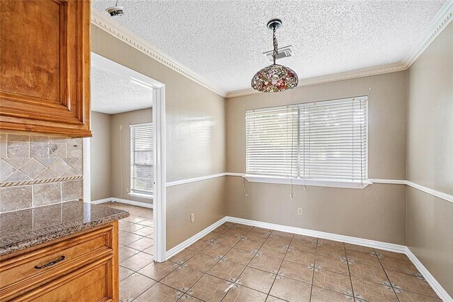 Building Photo - 16410 N Cross Dr