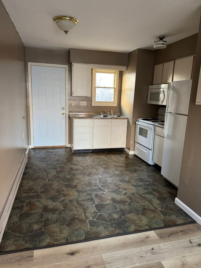 Building Photo - 403 S King St