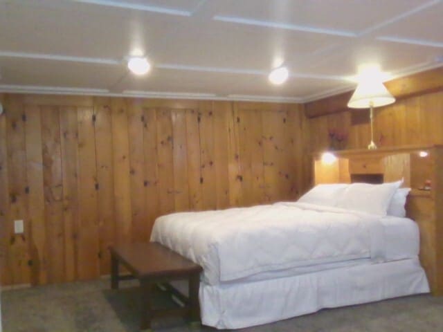 12 ft of closet space - 102 W College St
