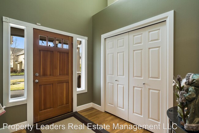Building Photo - 3073 NE Quiet Canyon Dr