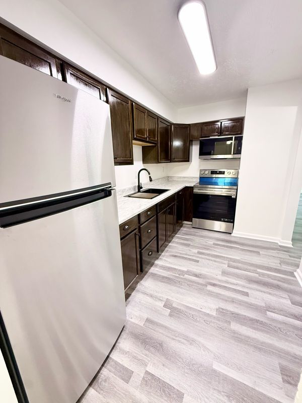 Building Photo - 7076 Wildwood Cir