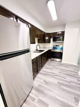 Building Photo - 7076 Wildwood Cir