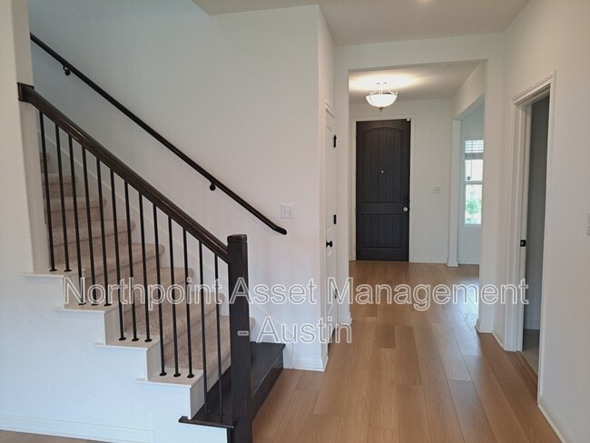 Building Photo - 2633 Danbury Ln