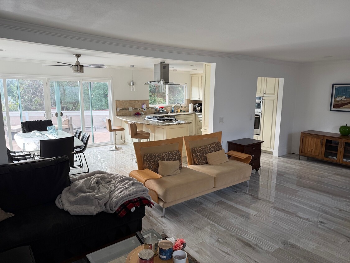 Foto principal - 2396 Redlands Dr