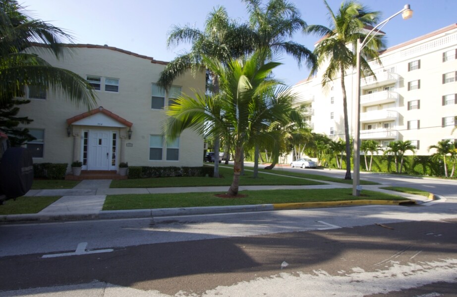 Building Photo - 354 Brazilian Ave