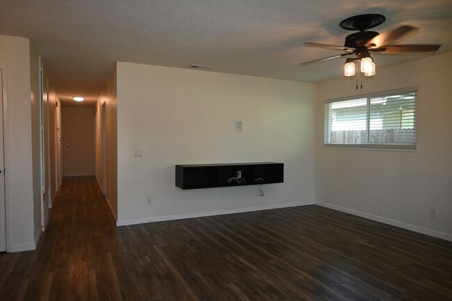 Foto del edificio - Resident Benefit Package Property