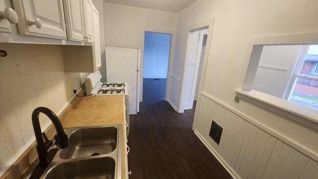 Foto del edificio - 812 Central Ave