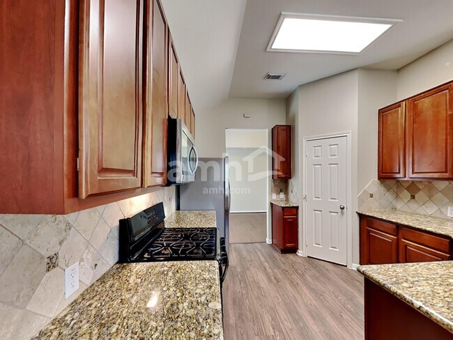 Foto del edificio - 8812 Sun Haven Ln