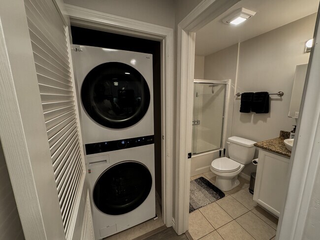 Building Photo - 5252 Balboa Arms Dr