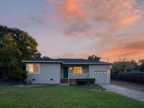 Building Photo - 1807 San Miguel Dr