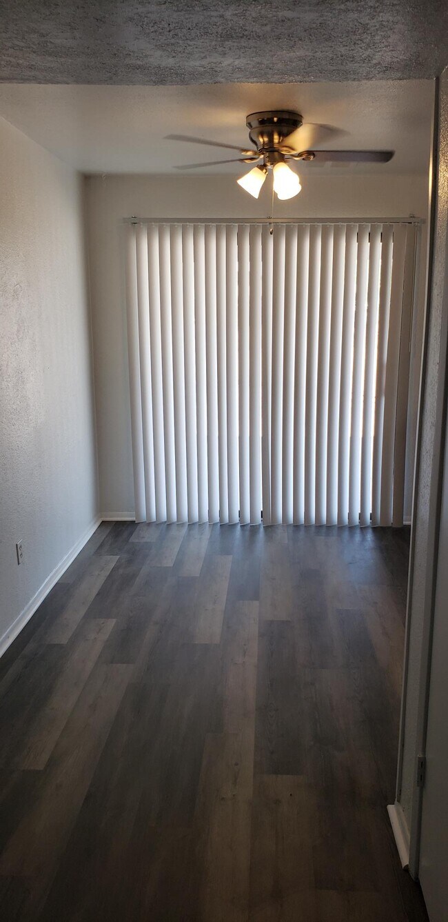 Foto del edificio - 11060 N Faldale Rd