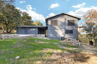 Building Photo - 1122 Oakridge Ln