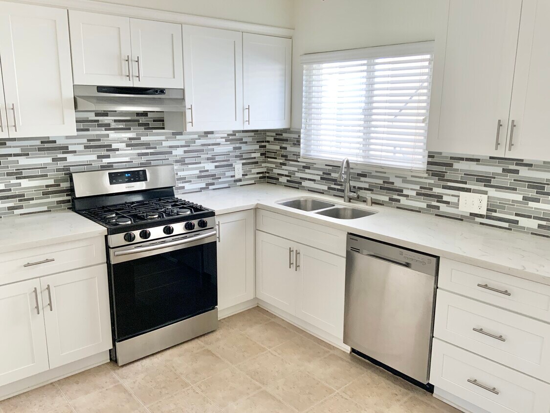 Spacious and modern kitchen - 311 Bungalow Dr