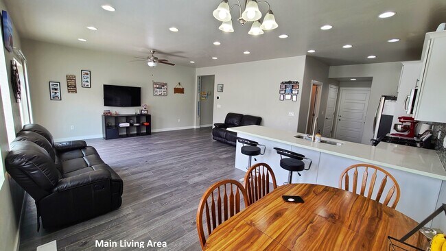 Building Photo - 12496 Shade Ln