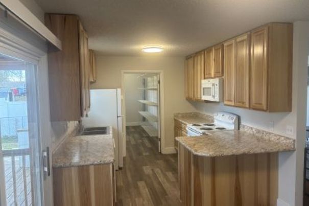 Foto del edificio - 1337 Lockview Ln