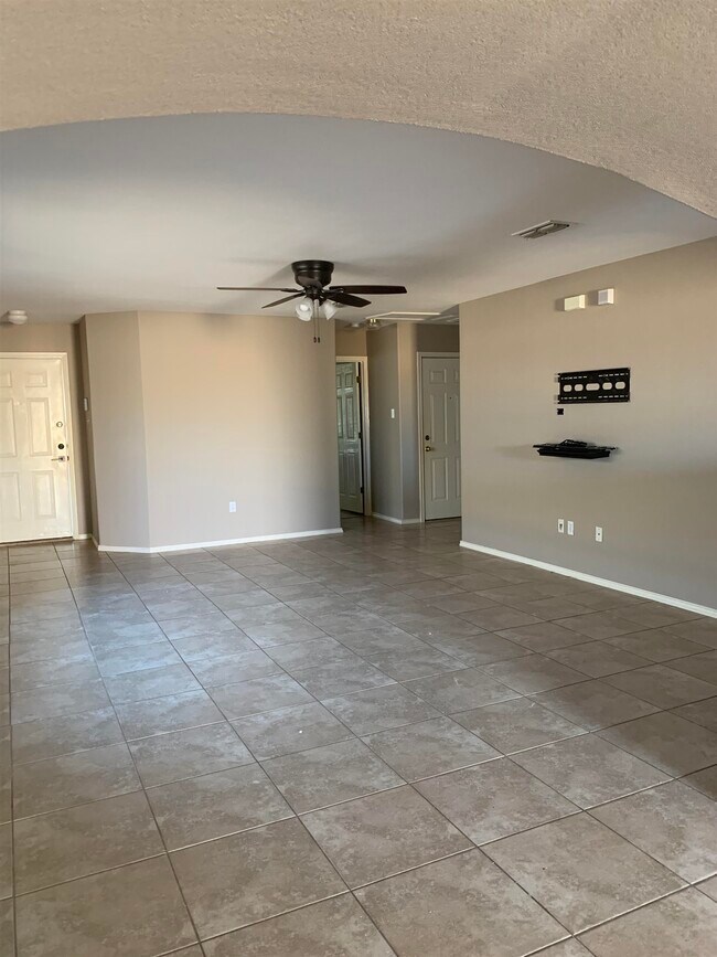 Building Photo - 516 Valdosa Dr