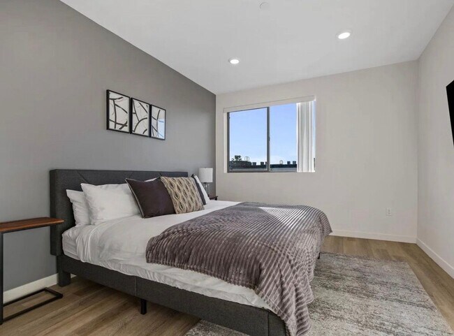 Foto del edificio - 4725 Radford Ave