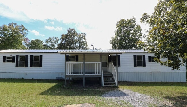 Building Photo - Newly Renovated Home