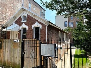 Building Photo - 2245 W 21st St