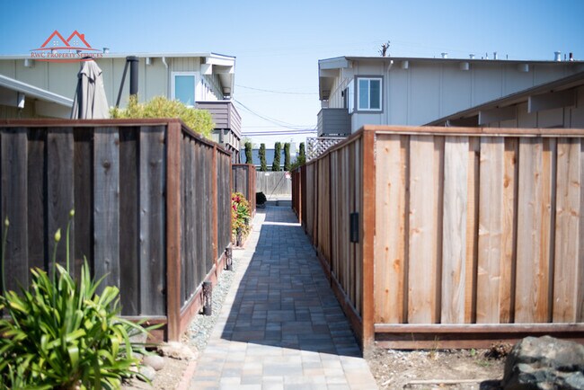 Building Photo - 1829 El Parque Ct