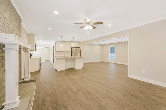 Building Photo - 70 Hickory Dr