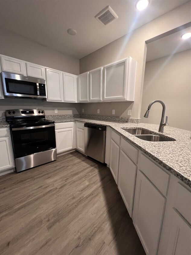 Foto principal - 2109 Auburndale Ave